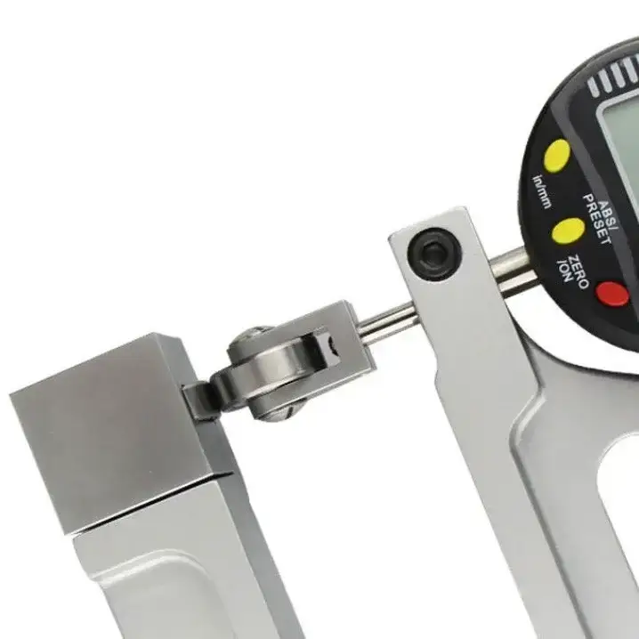 เครื่องวัดความหนาฟิล์มแบบล้อลูกกลิ้ง Film thickness gauge with roller รุ่น/รหัส 001552 รูปที่ 2